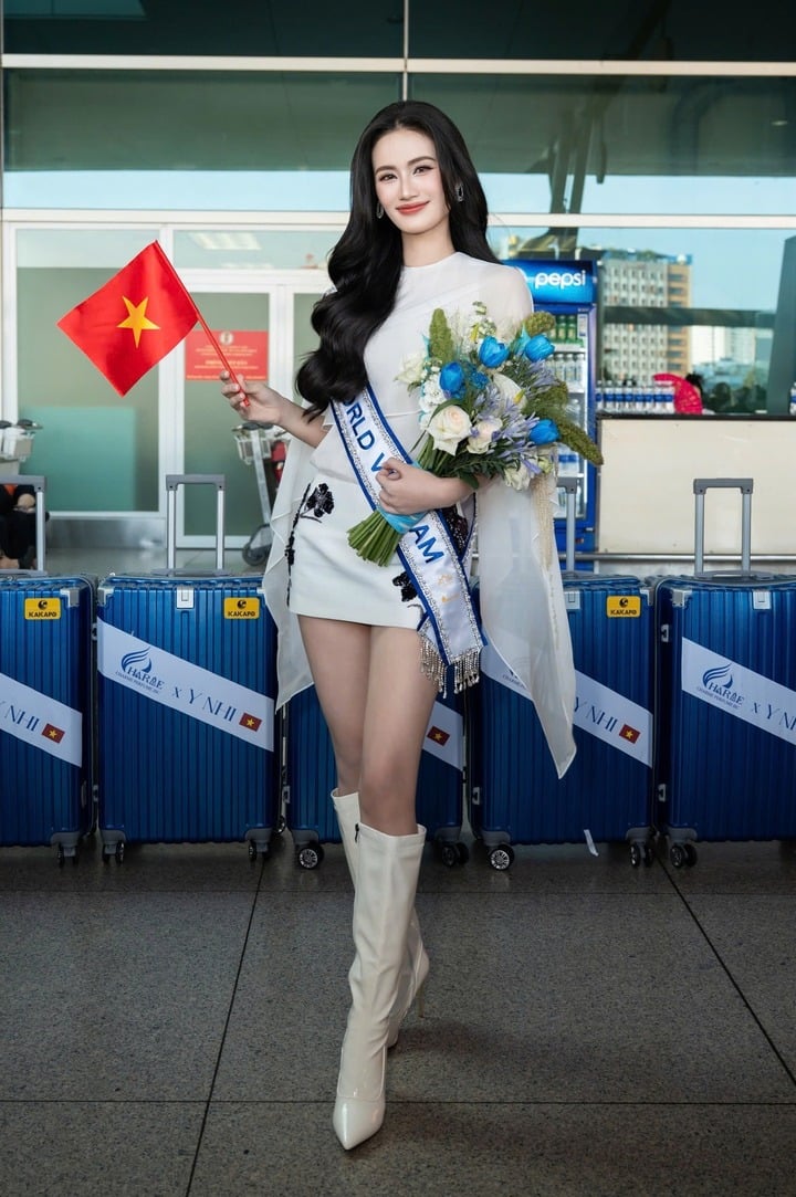 Hoa hậu Ý Nhi giữ phong độ ra sao trong ngày đầu nhập cuộc Miss World?